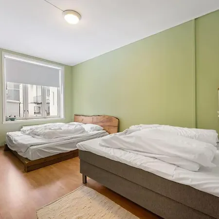 New Spacious & Cozy Hideaway With Location 아파트 *