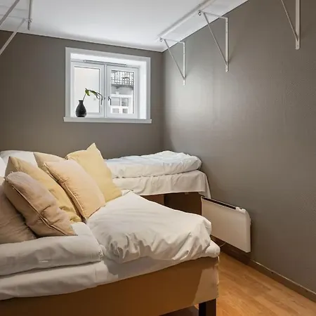 New Spacious & Cozy Hideaway With Location شقة