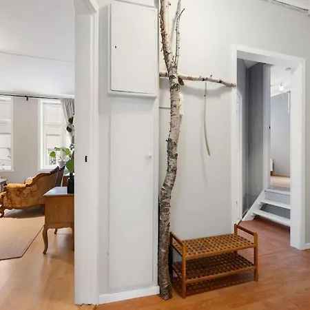 New Spacious & Cozy Hideaway With Location شقة *